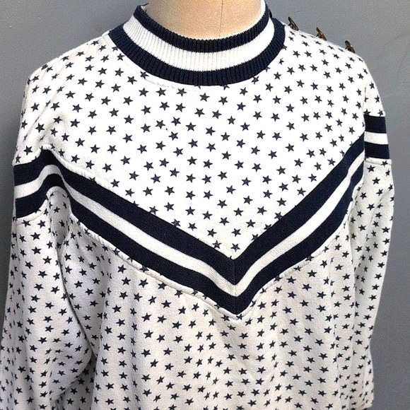 VTG 70s geometric sweatshirt w blue stars and metal buttons on shoulder.… - Picture 2 of 16